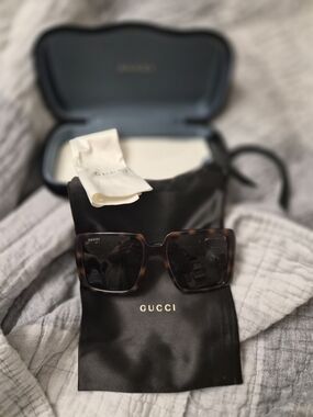 Brand New Authentic Gucci Tortoiseshell Square Sunglasses with Dark Lenses